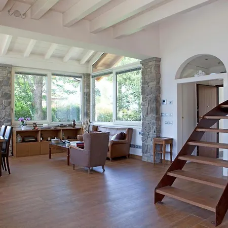 Mezzegra Sleeps 7 Pool Air Con Wifi