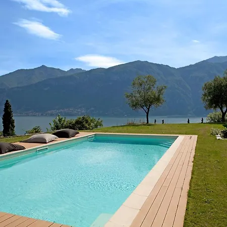 Mezzegra Sleeps 7 Pool Air Con Wifi